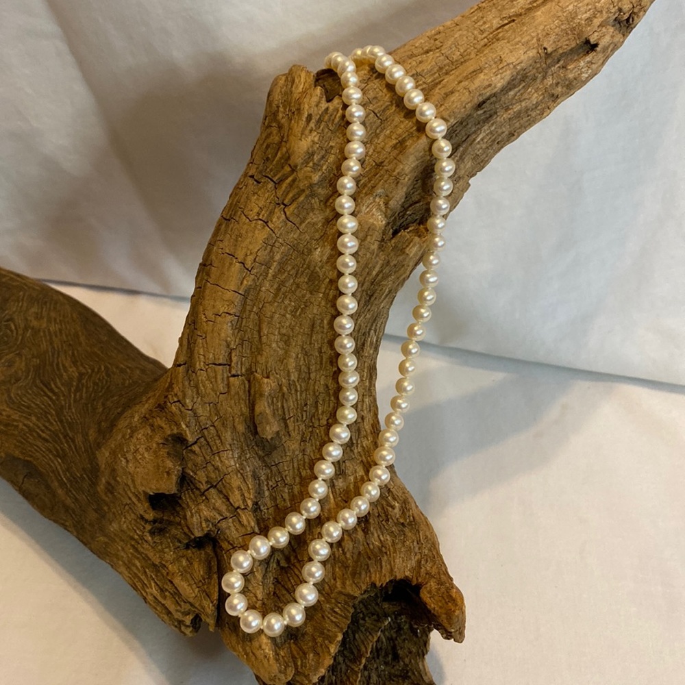 White freshwater cultured Pearl necklace. 18”, pearls are approx 3mm - 4mm